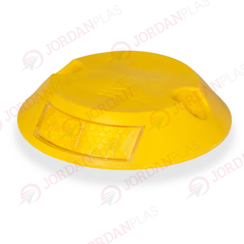 tachas redondas lta-125 La tacha redonda reflectiva LTA-125 está fabricada con Polipropileno y Co Polímeros, con agregados de resinas plásticas, compuestas con aditivos antioxidantes y Filtros UV. Su estructura se ve reforzada por resinas termoplásticas que le otrorgan una resistencia mayor a las 12,5 Toneladas de compresión. Posee 2 cajas reflectivas de Policarbonato cuyo interior contiene láminas reflectivas 3M GRADO DIAMANTE que otorgan una muy alta intensidad de reflexión. De fácil y rápida colocación: con un tirafondo, una arandela y un tarugo en cada orificio de fijación mecánica.