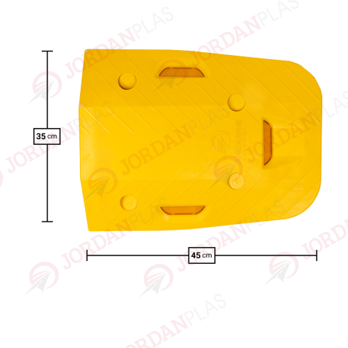 Divisor Metrobus met-350-70-p La Puntera Vial Metrobus MET 350-70 diseñada especialmente complementar el módulo del Divisor Vial Metrobus MET 350-70, otorga una mayor seguridad y terminación al sistema modular, de división de los carriles en el Metrobus o Bicisendas, está fabricada con Polipropileno y Co Polímeros, con agregados de resinas plásticas y minerales, compuestos con aditivos antioxidantes y Filtros UV es especialmente resistente a altas y bajas temperaturas, los Impactos, la Compresión y los Hidrocarburos. Estructura súper reforzada por paredes de entre 7,5 mm y 5,5 mm de grosor. De fácil y rápida colocación: se encastra con el Divisor Vial Metrobus MET 350-70 complementando el sistema modular. Reflectivos: Cada Módulo posee 3 Lentes Policarbonato de alta intensidad de reflexión co inyectados al producto. Cada Lente tiene 93 mm largo x 25 mm de alto. Sup Reflectiva Total del Módulo de 71,25 cm2. Ubicación Reflectivos: 1 ubicado en su vista frontal y 2 en su vista lateral le otorgan al producto una reflectividad de 180%. Color Reflectivos: Amariilo, Blanco o Rojo.